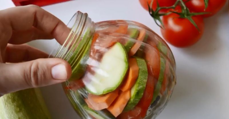Мариновані кабачки на зиму — пальчики оближеш