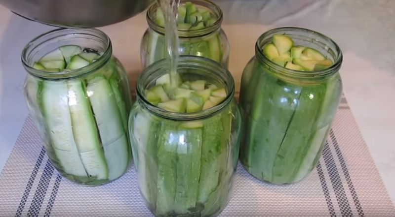 Мариновані кабачки на зиму — пальчики оближеш