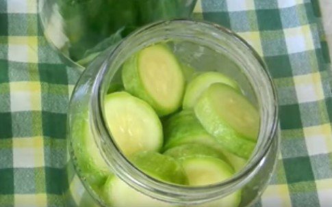 Мариновані кабачки на зиму — пальчики оближеш