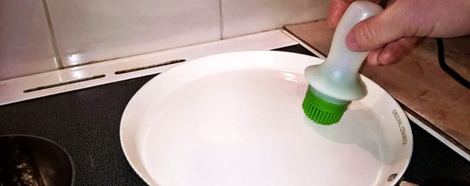 Чим змащувати сковороду для 🥞 млинців   8 простих ідей!