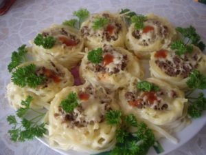 Гнізда з фаршем   рецепти з макаронів і спагетті