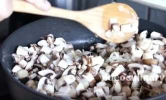 Грибний суп з яловичиною. Готуємо просто і смачно!