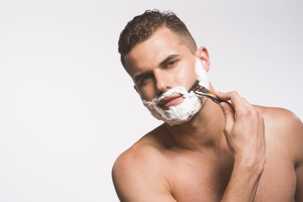 Як правильно голитися: верстатом, щоб не було подразнення, техніка гоління