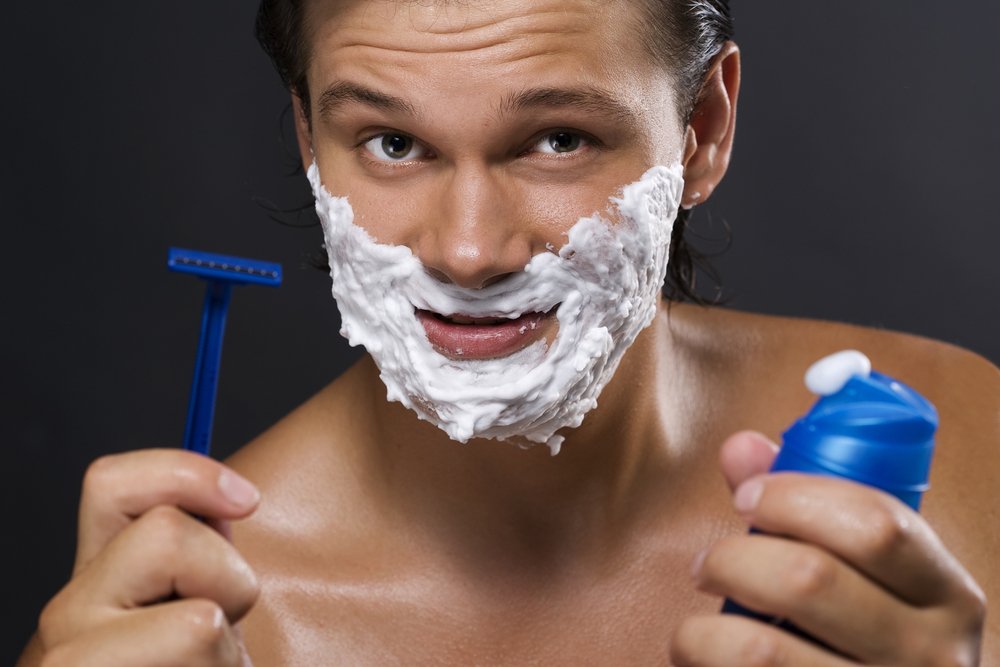 Як правильно голитися: верстатом, щоб не було подразнення, техніка гоління