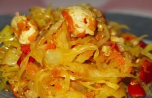 Капуста тушкована з куркою   7 рецептів