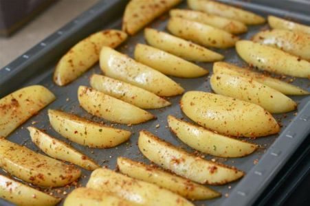 Картопля по селянськи в духовці   рецепти приготування