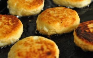 Класичні сирника: рецепти на сковороді