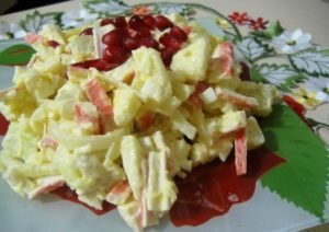 Крабовий салат з рисом: рецепти для святкового столу