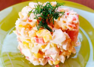 Крабовий салат з рисом: рецепти для святкового столу