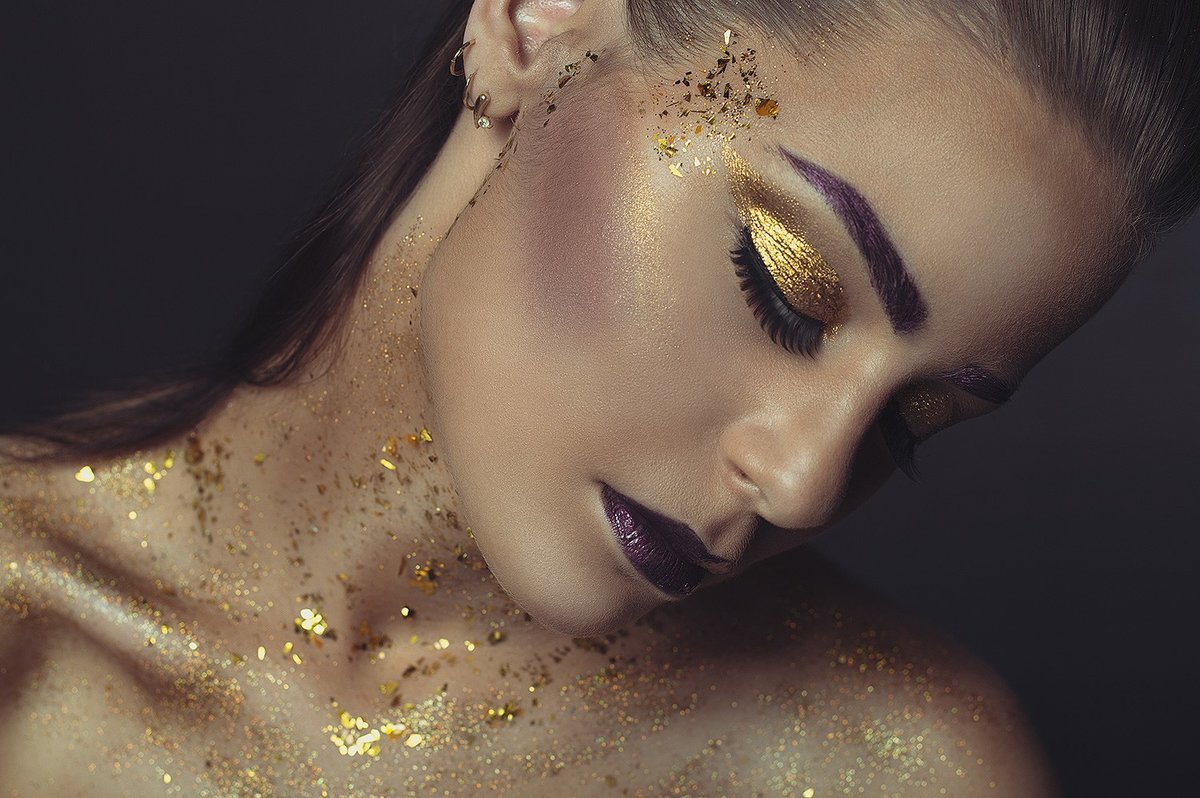 Макіяж в золотих тонах: приклади підводки і нанесення тіней під колір золота