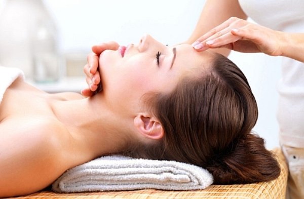 Омолоджуючий масаж обличчя