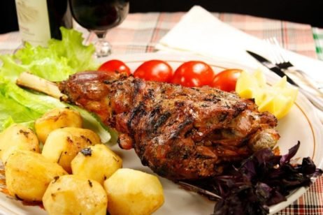 Мясо у фользі в духовці   10 кращих рецептів