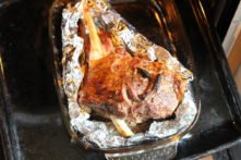 Мясо у фользі в духовці   10 кращих рецептів