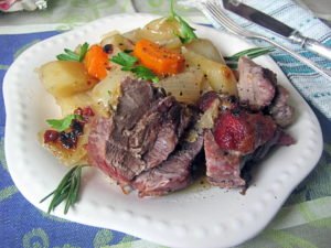 Мясо у фользі в духовці   10 кращих рецептів
