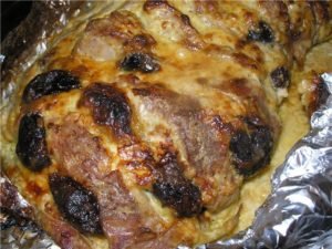 Мясо у фользі в духовці   10 кращих рецептів