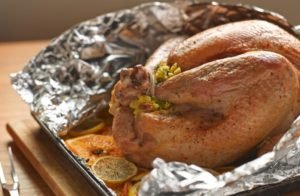 Мясо у фользі в духовці   10 кращих рецептів