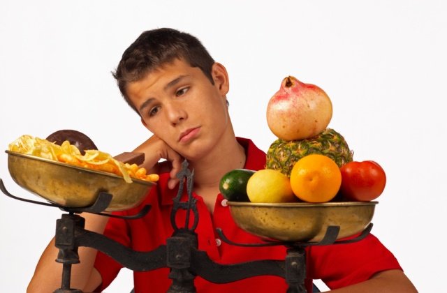 Про правильне харчування для підлітків: скільки потрібно вживати калорій на добу