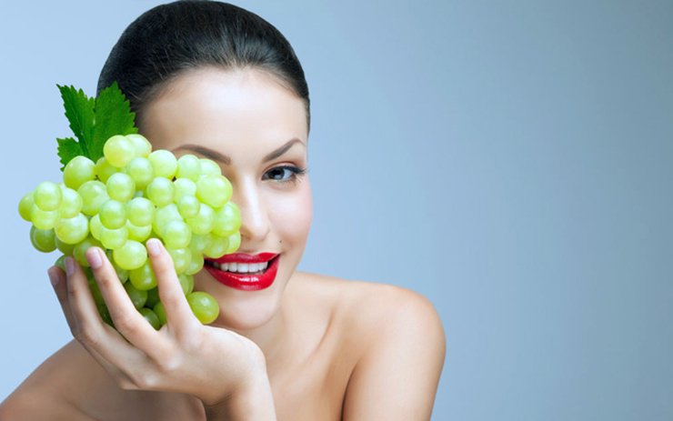 Про виноград при схудненні: можна чи ні їсти на ніч і ввечері коли худнеш