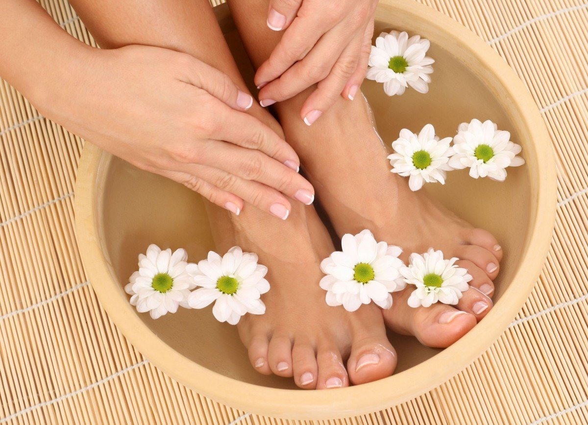 Про очищення від пят огрубілою шкіри в домашніх умовах: догляд, швидке очищення