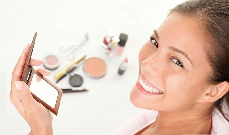 Опис макіяжу з червоними тінями: як виглядає, варіанти нанесення і фото