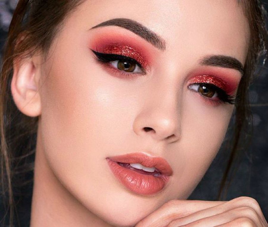 Опис макіяжу з червоними тінями: як виглядає, варіанти нанесення і фото