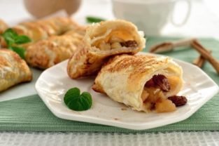 Пиріжки з листкового тіста – 8 рецептів приготування