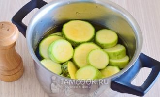 Корисний та смачний суп пюре з кабачків і брокколі!