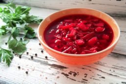 Рецепт борщу з буряками й капустою