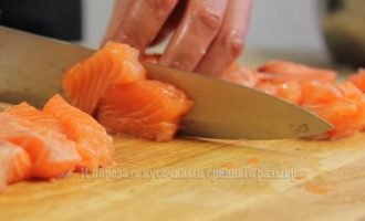 Рецепт норвезького супу з сьомгою і вершками з фото