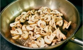 Рецепт супу локшини з печерицями з фото