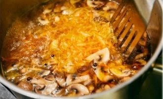 Рецепт супу локшини з печерицями з фото