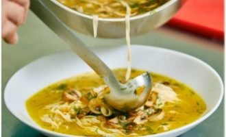 Рецепт супу локшини з печерицями з фото