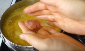 Рецепт супу з фрикадельками і вермішеллю