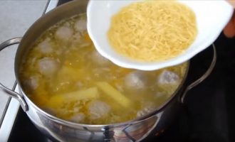Рецепт супу з фрикадельками і вермішеллю