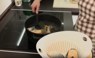 Рибний суп з рибного набору. Бюджетний рецепт ухи з сьомги!