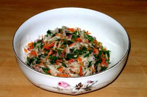 З чим їдять плов   на вибір 3 🥗 салату, 3 соусу і 1 головний напій