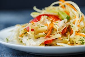 З чим їдять плов   на вибір 3 🥗 салату, 3 соусу і 1 головний напій
