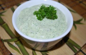 З чим їдять плов   на вибір 3 🥗 салату, 3 соусу і 1 головний напій