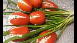Салат з крабовими паличками і помідорами: прості і смачні рецепти