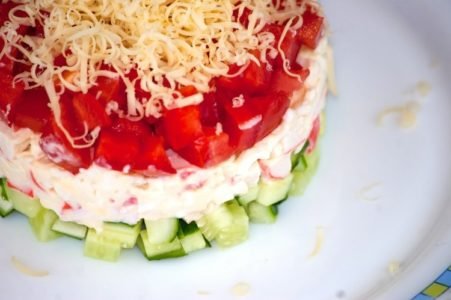 Салат з помідорами і крабовими паличками   7 рецептів приготування
