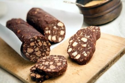 Шоколадна ковбаса з печива   6 смачних і простих рецептів