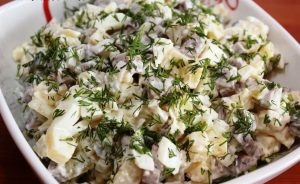 Скільки і як варити яловичину для 🥗 салату: 2 способи + рецепт