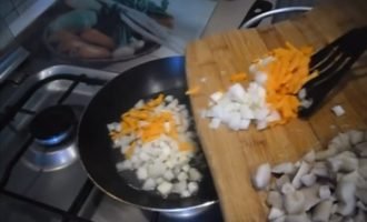Суп з маслюками. Простий рецепт грибного супу!