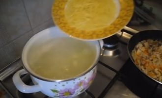 Суп з маслюками. Простий рецепт грибного супу!