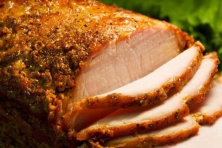 Свинина в фользі приготовлена в духовці   7 відмінних рецептів