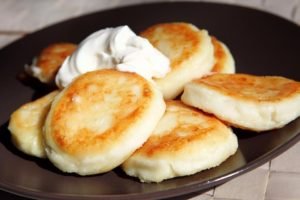 Сирники із сиру   6 класичних рецептів на сковороді