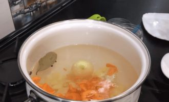 Сирний суп з мисливськими ковбасками за 30 хвилин! Смачно і просто