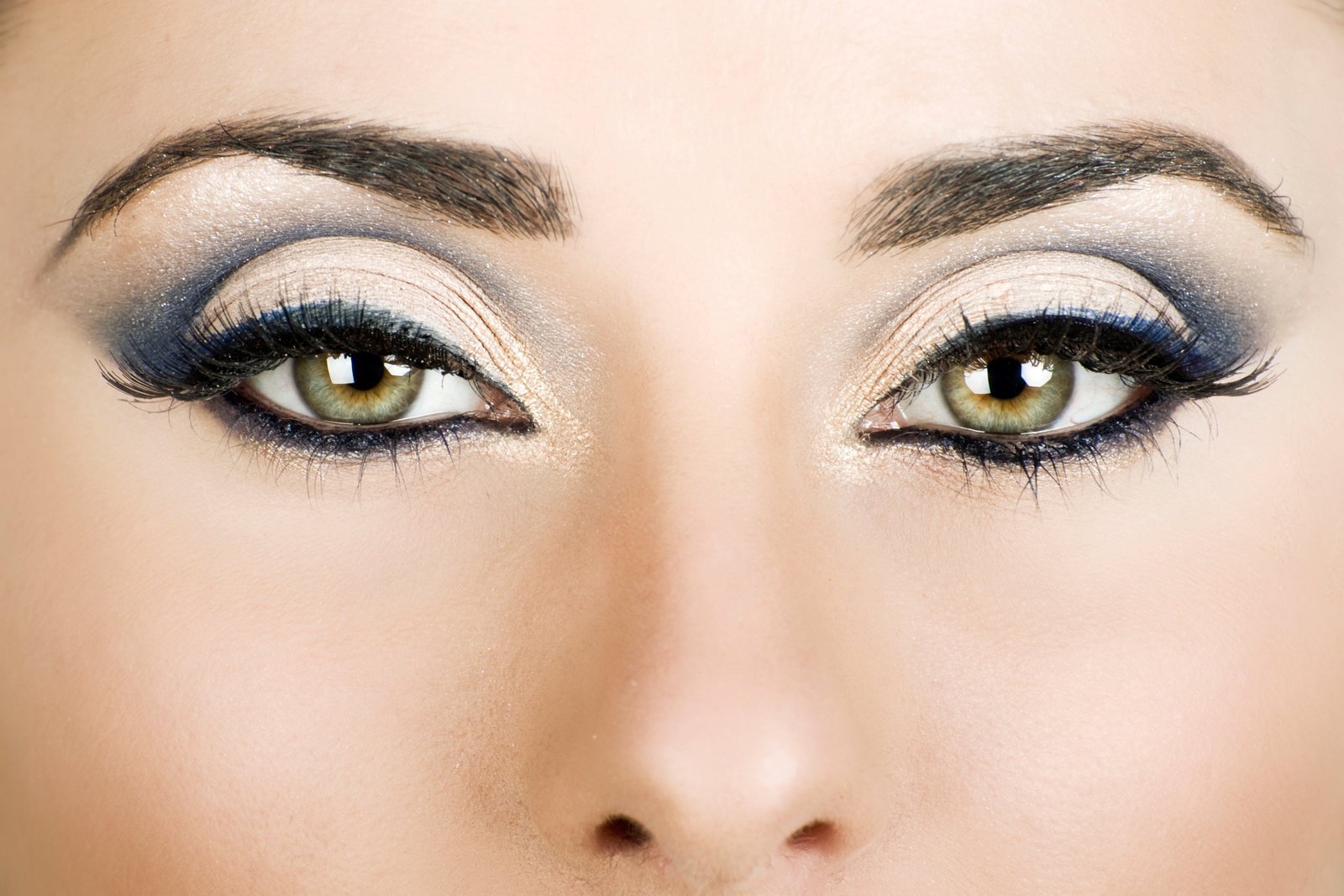 Види макіяжу для каре зелених очей: тіні і помада для повсякденного макіяжу