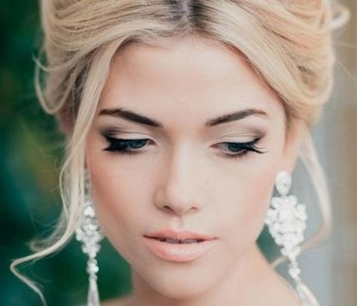 Види макіяжу на випускний: красивий і легкий, для карих, зелених і блакитних очей