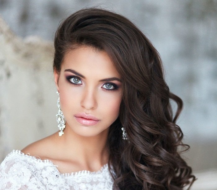 Види макіяжу на випускний: красивий і легкий, для карих, зелених і блакитних очей